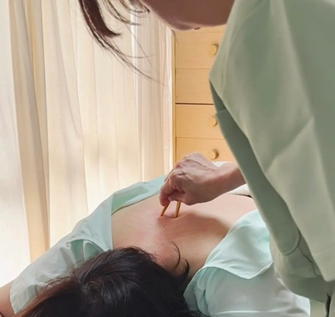ごしんじょうemiwaの鍼灸院【エミワ】/ 刺さない鍼と美姿勢矯正 / 北区十条 - 3