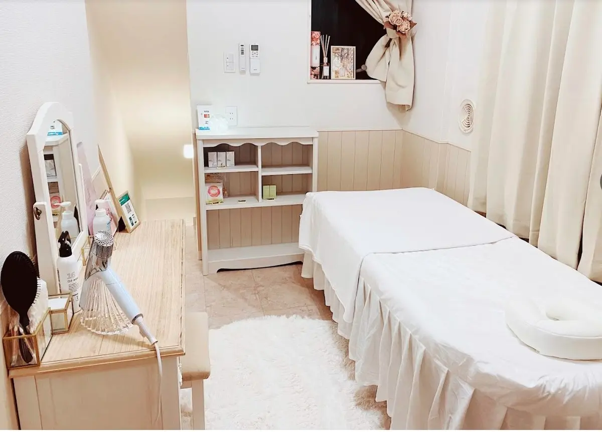 ete beauty salon【エテビューティーサロン】/光フェイシャル/六町