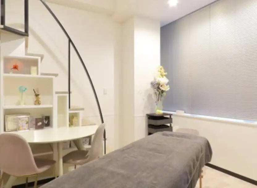 Facial Salon Lilas【フェイシャルサロンリラ】/ 小顔・リフトアップ / 神田